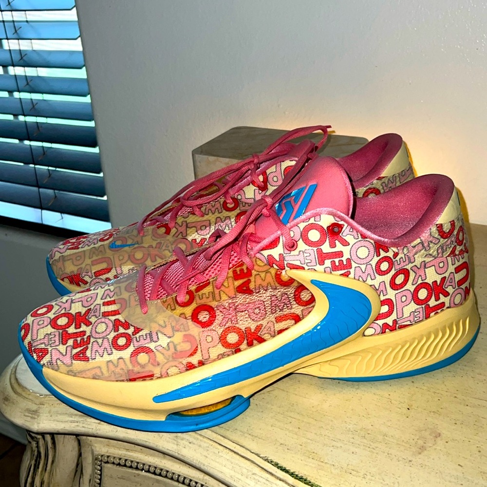 Size 18 new Nike Giannis Zoom Freak 4